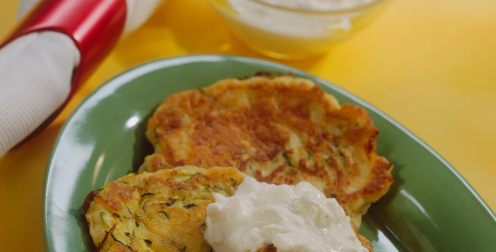 Kartoffel-Waffeln mit Puderzucker und Apfelkompott Rezept - Pfanni