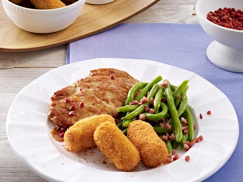 Schnitzel mit selbstgemachten Kroketten und Speck-Böhnchen Rezept - Pfanni