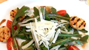 Pfanni Rezept | Kartoffel-Knödel Salat mit Rucola und Tomaten