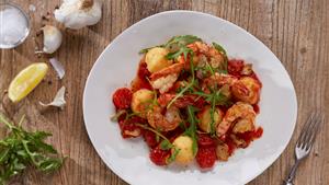 Rezept Gebratene Garnelen mit Tomatensugo und Mini-Knödeln