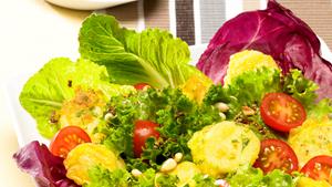 Pfanni Rezept | Picatta Knödellese mit Blattsalaten in Pinienkerndressing (von Ralf Zacherl)