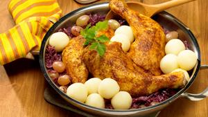 Rezept Hähnchenkeulen auf Traubenkraut und Mini-Knödel (von Ralf Zacherl)