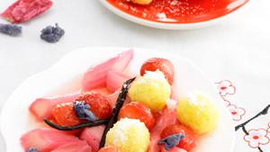 Rezept Vanilleknödel zu Erdbeer-Rhabarber-Kompott